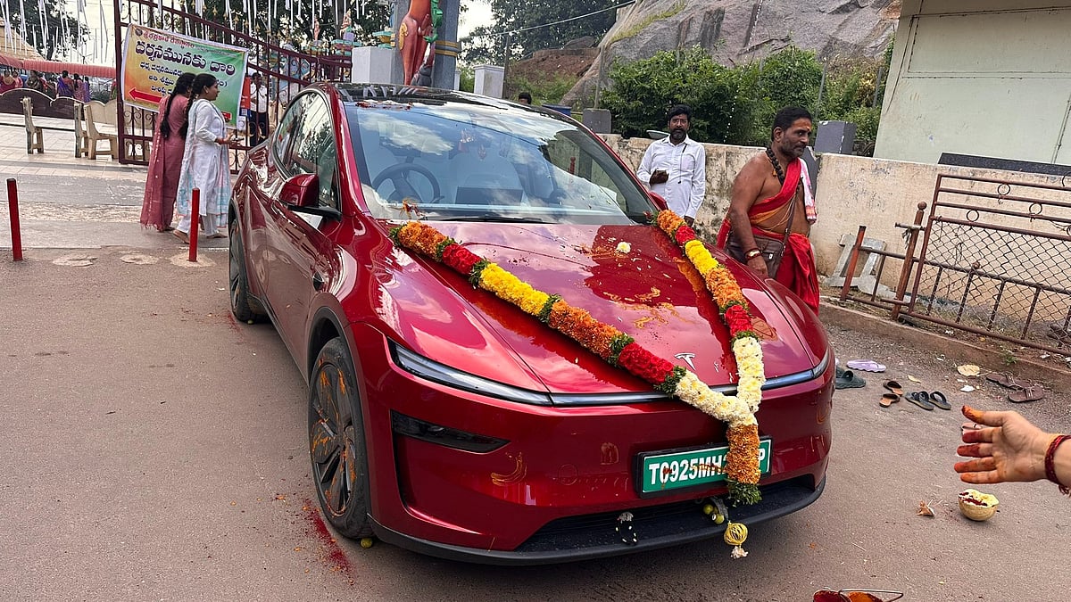 ``எலுமிச்சை, பூஜை இல்லாமல் 5 ஸ்டார் பாதுகாப்பு ரேட்டிங் இல்லை'' - டெஸ்லா கார் வாங்கியவர் பதிவு வைரல்