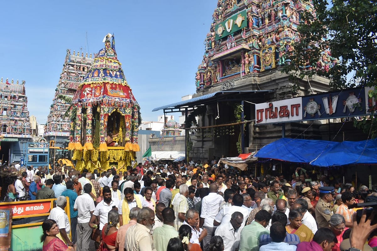 ஈரோடு: கோட்டை பெருமாள் கோயில் புரட்டாசி மாத தேரோட்டம்; வடம் பிடித்து இழுத்த பக்தர்கள் | Photo Album