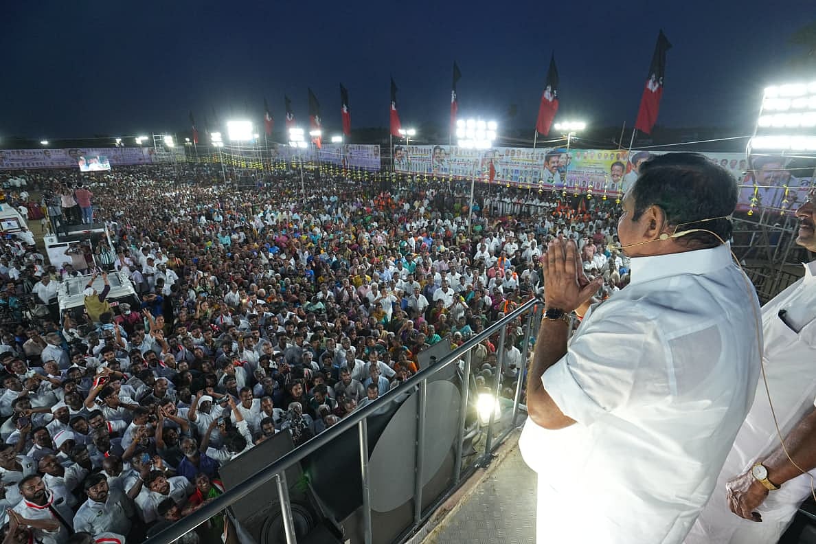 அதிமுக: ஈரோட்டில் மக்களைக் காப்போம் தமிழகத்தை மீட்போம் பிரசாரத்தில் எடப்பாடி பழனிசாமி | Photo Album