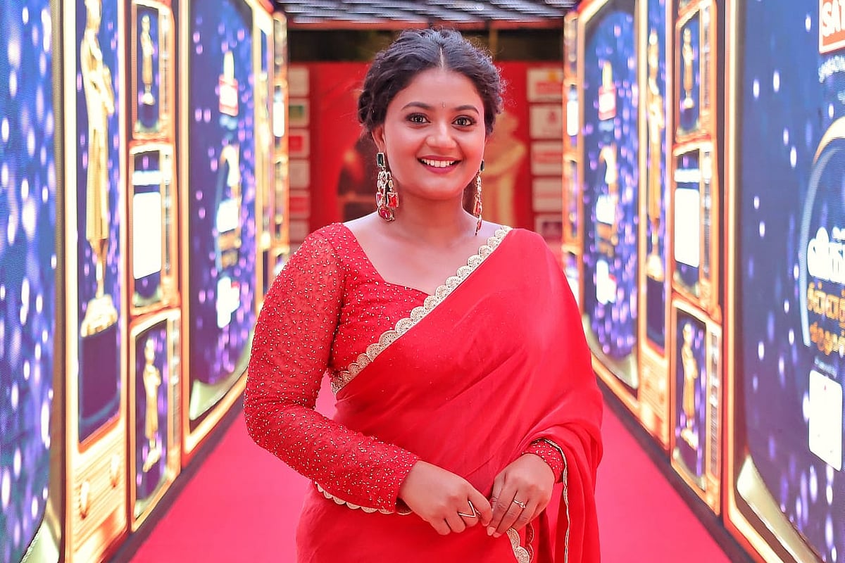 `சிறகடிக்க ஆசை' சீரியல் நடிகை கோமதி பிரியா-வின் லேட்டஸ்ட் ஸ்டில்ஸ்