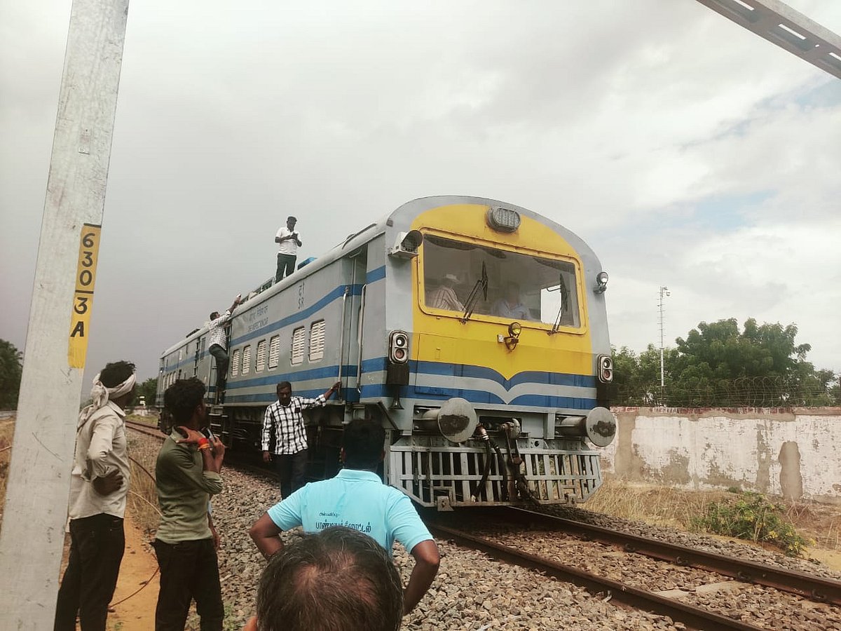 தடுப்புக் கம்பி மீது மோதிய ரயில் எஞ்சின் மின் கருவி; விபத்திலிருந்து தப்பிய ராமேஸ்வரம் ரயில்