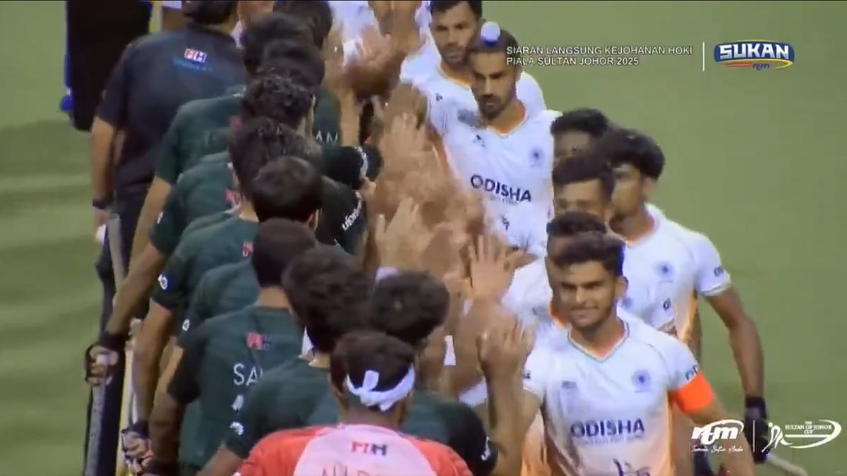 `வெறுப்பு அரசியலை வென்ற ஹாக்கி' - Hi-Fi செய்து கொண்ட இந்தியா - பாகிஸ்தான் வீரர்கள்!