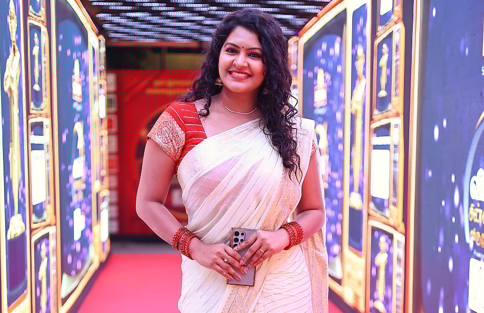 Rachitha: 'நிழலிலும் ஜொலிக்கிற நிரந்தர ஒளி அவ!' - ரச்சித்தா மகாலட்சுமி லேட்டஸ்ட் க்ளிக்ஸ் | Album