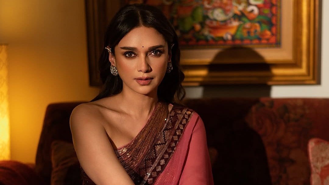 Aditirao Hydari: `ஹே அழகியே…' - நடிகை அதிதிராவ் லேட்டஸ்ட் கிளிக்ஸ் | Photo Album