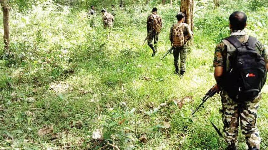 `தலைக்கு ரூ.60 லட்சம்' அமித் ஷா கெடு; காட்டில் 25 கி.மீ நடந்து சரணடைந்த 61 நக்சலைட் - பின்னணி என்ன?