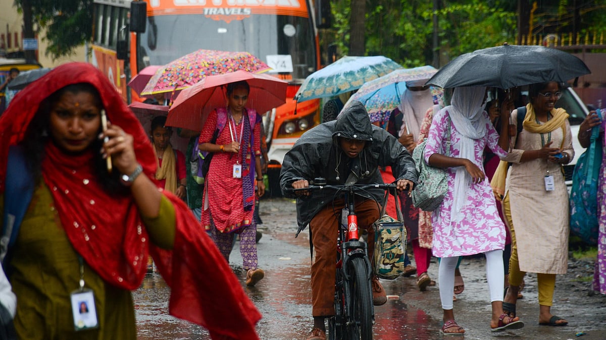 Rain Updates: சென்னை உள்ளிட்ட 4 மாவட்டங்களுக்கு Red Alert; வானிலை மையத்தின் புதிய அறிவிப்பு என்ன?