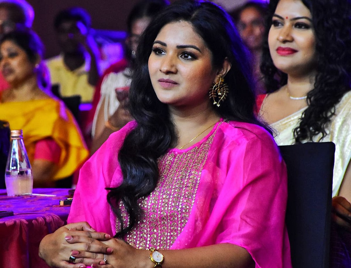 பாண்டியன் ஸ்டோர்ஸ் 2 சீரியல் நடிகை 'சரண்யா துராடி சுந்தர்ராஜ்' லேட்டஸ்ட் க்ளிக்ஸ்| Album