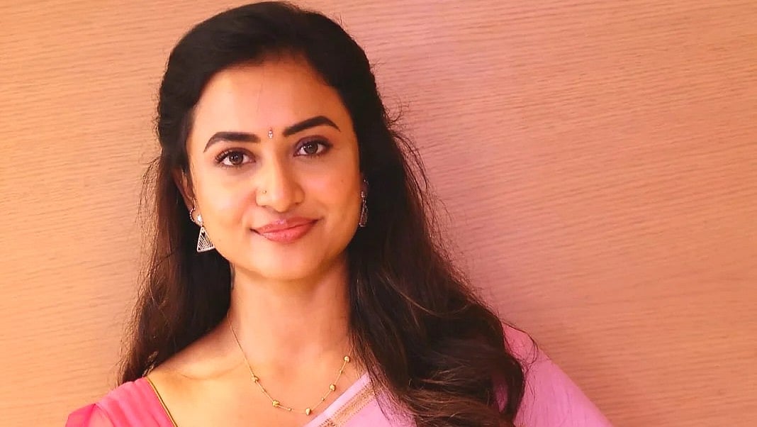 இதயம் சீரியலின் 'ஜனனி அசோக் குமார்' லேட்டஸ்ட் க்ளிக்ஸ் | Album 