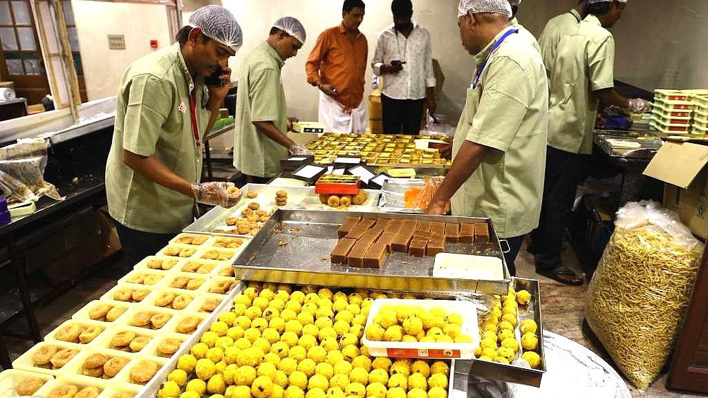 `இனிப்பு மேளா' - ஆழ்வார்பேட்டையில் தயாராகும் தித்திக்கும் தீபாவளி ஸ்வீட்ஸ்!