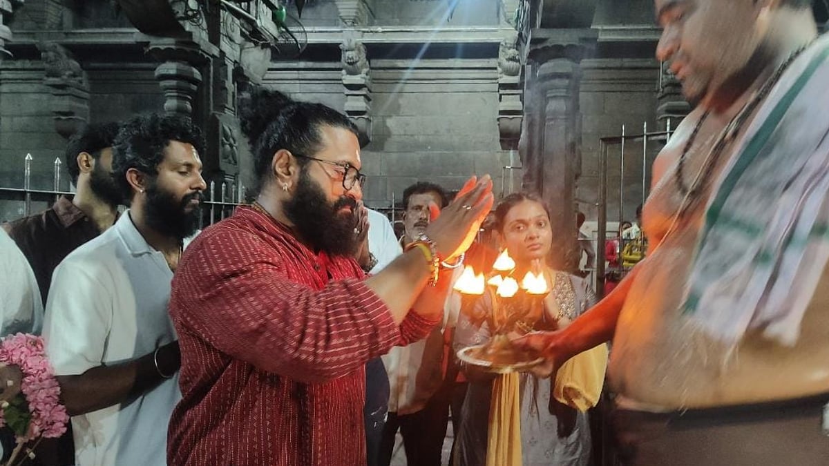 Rishab Shetty: ராமேஸ்வரம்  கோவிலில் வழிபட்ட காந்தாரா நடிகர்! | Photo Album