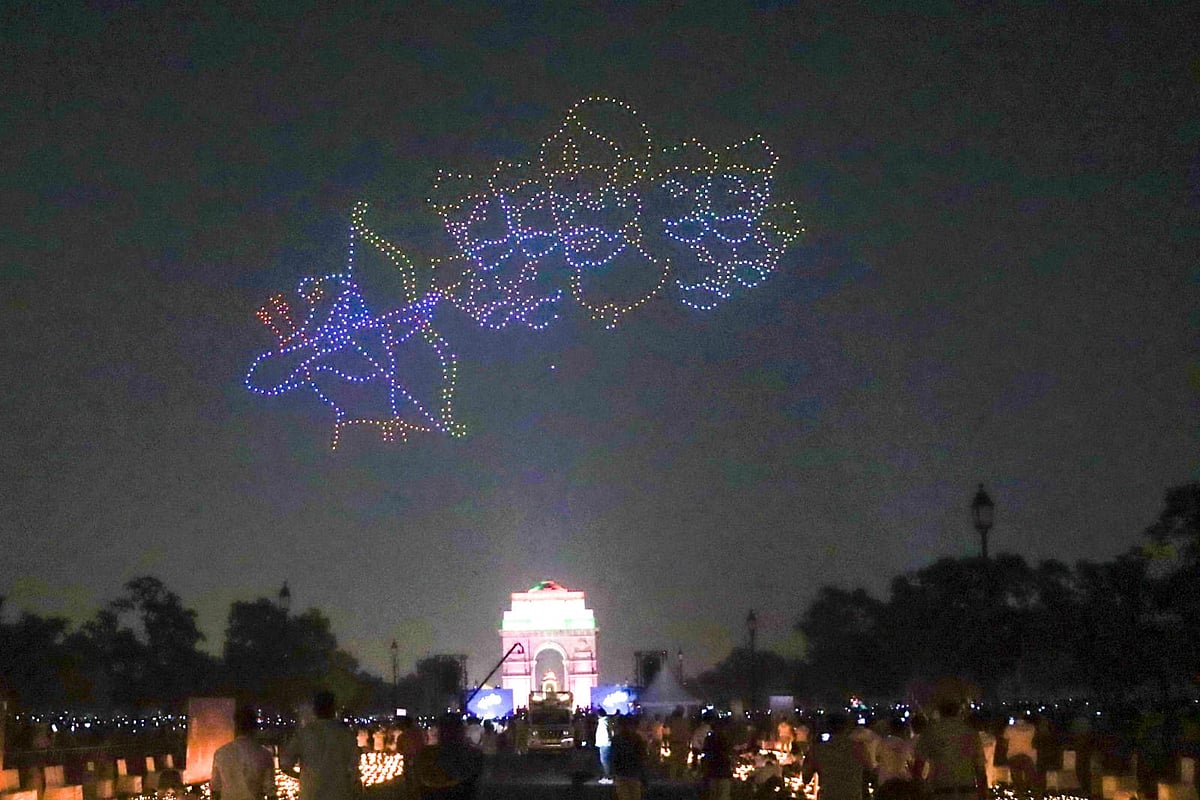 Diwali: `வானில் வண்ணங்கள்' ராமாயண ட்ரோன் ஷோ | Photo Album