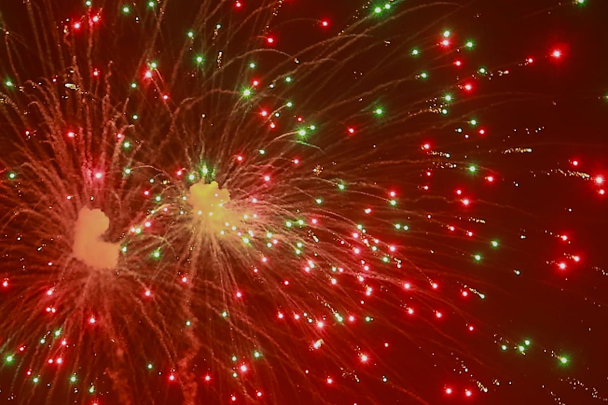 வெடி, விளக்கு, இனிப்பு -  விருதுநகரில் களைகட்டிய தீபாவளி கொண்டாட்டம்!