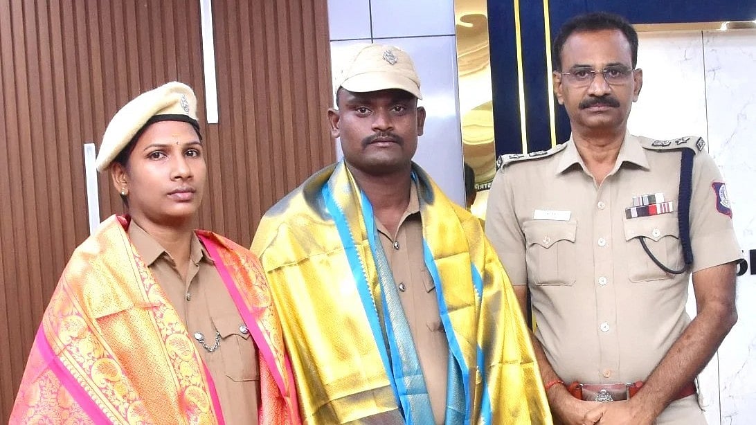 ``நம்ம வீடு இருட்டா இருந்தா, அப்படியே விடுவோமா?'' - சொந்த செலவில் ஊரை வெளிச்சமாக்கிய காவலர் தம்பதி