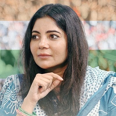 தாஜ் உணவகம்: 'நான் சம்மணங்கால் போட்டு அமர்வது உங்களுக்கு பிரச்னையா?' - ஷ்ரதா பதிவு