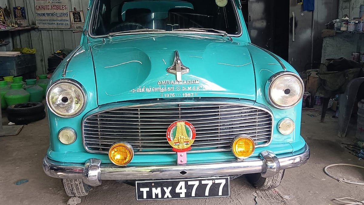 `அந்த கார் கலரை எம்.ஜி.ஆர் கலர் என்றே சொல்வார்கள்’ - புதுப்பிக்கப்பட்ட எம்.ஜி.ஆரின் TMX 4777 கார்