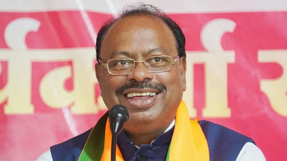 ``போனில் நீங்கள் பேசும் ஒவ்வொரு வார்த்தையும் கண்காணிக்கப்படும்'' - பாஜக அமைச்சர் சர்ச்சைப் பேச்சு