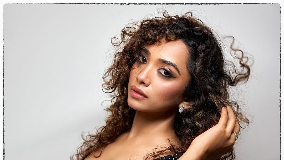 Saanve Megghana: ``வழி மாத்தி நீ
என்னை வாட்டுற'' - சான்வே மேகனாவின் க்யூட் க்ளிக்ஸ் |Photo Album