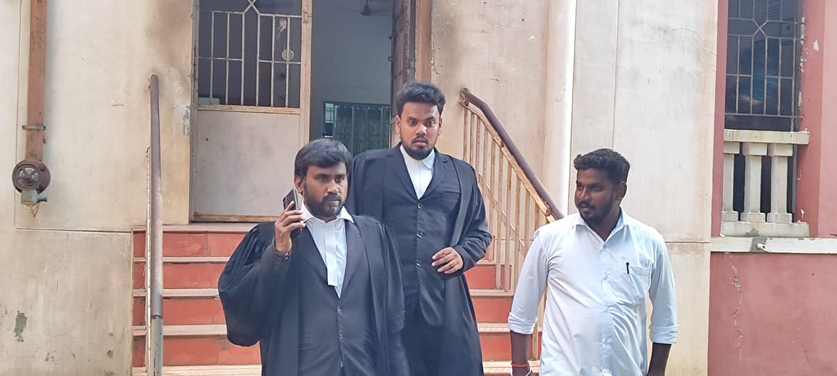 கரூர் கூட்ட நெரிசல் பலி:  நீதிமன்றத்தில் சிபிஐ ஆவணங்கள் தாக்கல் - நகல் கேட்டு தவெக-வினர் மனு!