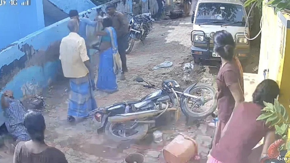 நெல்லை: வீடு புகுந்து மாணவிகள் மீது கொடூரமாக தாக்கிய ரவுடி கும்பல்; பதற வைக்கும் சிசிடிவி காட்சிகள்