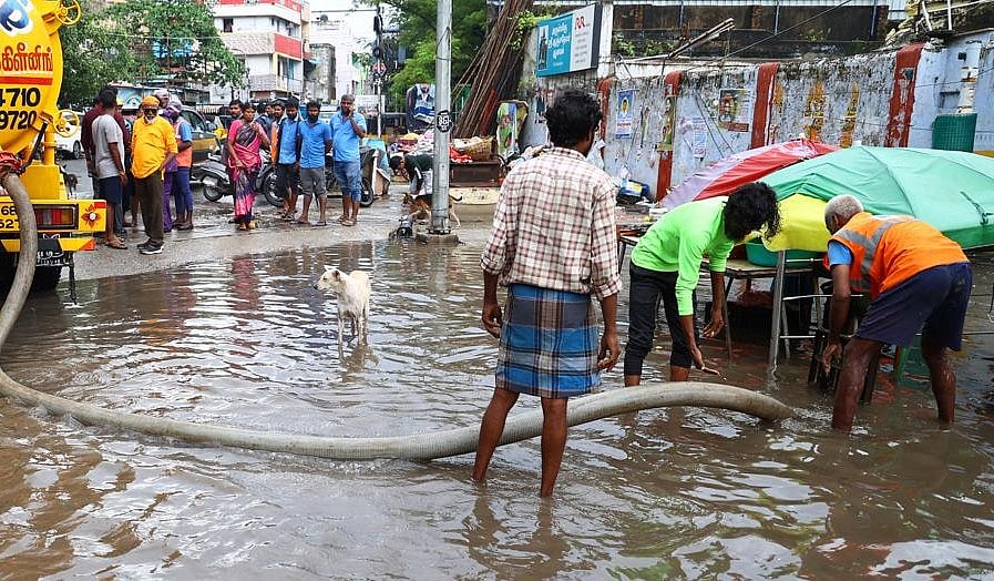 சென்னை: `உங்கள் பகுதியில் மழை நீர் தேங்கியிருக்கிறதா?' போட்டோ எடுத்து விகடனுக்கு அனுப்புங்க 
