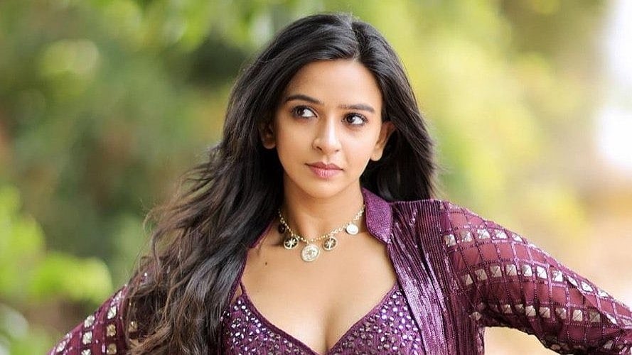 Bigg Boss Tamil 9: `தண்ணீர் இல்லாக் காடு டு பிக்பாஸ் வீடு’ - யார் இந்த திவ்யா கணேஷ்?