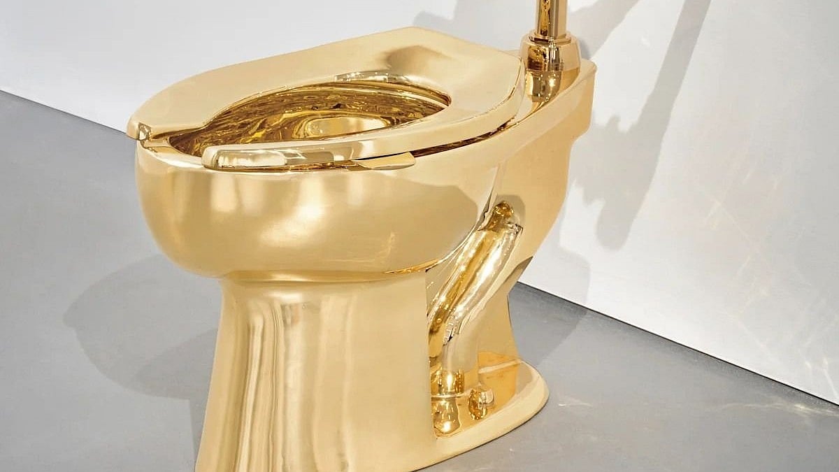 Golden Toilet: 101 கிலோ தங்கத்தில் கழிவறைக் கோப்பை; 10 மில்லியன் டாலர் செலவு - எங்கே தெரியுமா?