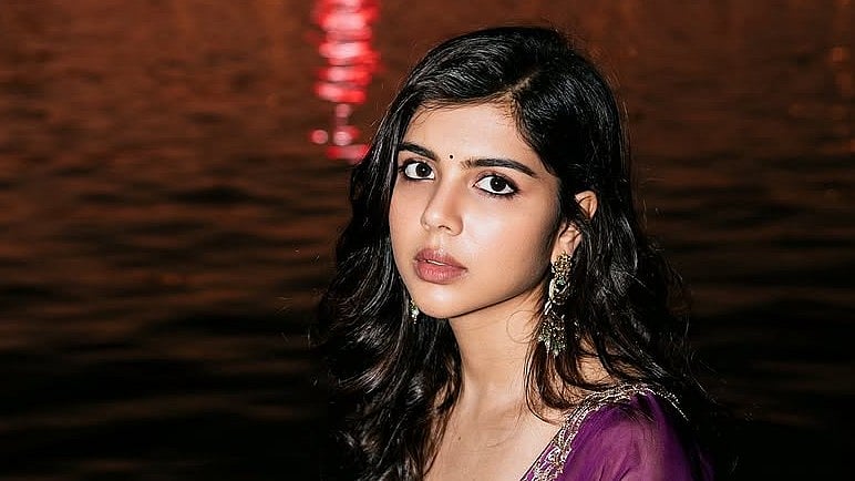 Kalyani Priyadarshan: `கிளியே கிளியே' துபாயில் கல்யாணி பிரியதர்ஷன் | Photo Album