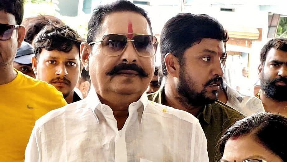 Anant Kumar Singh: சிறையிலிருந்தவாரே 91,000 வாக்குகள்; வெற்றிபெற்ற ஐக்கிய ஜனதா தளம் வேட்பாளர்!