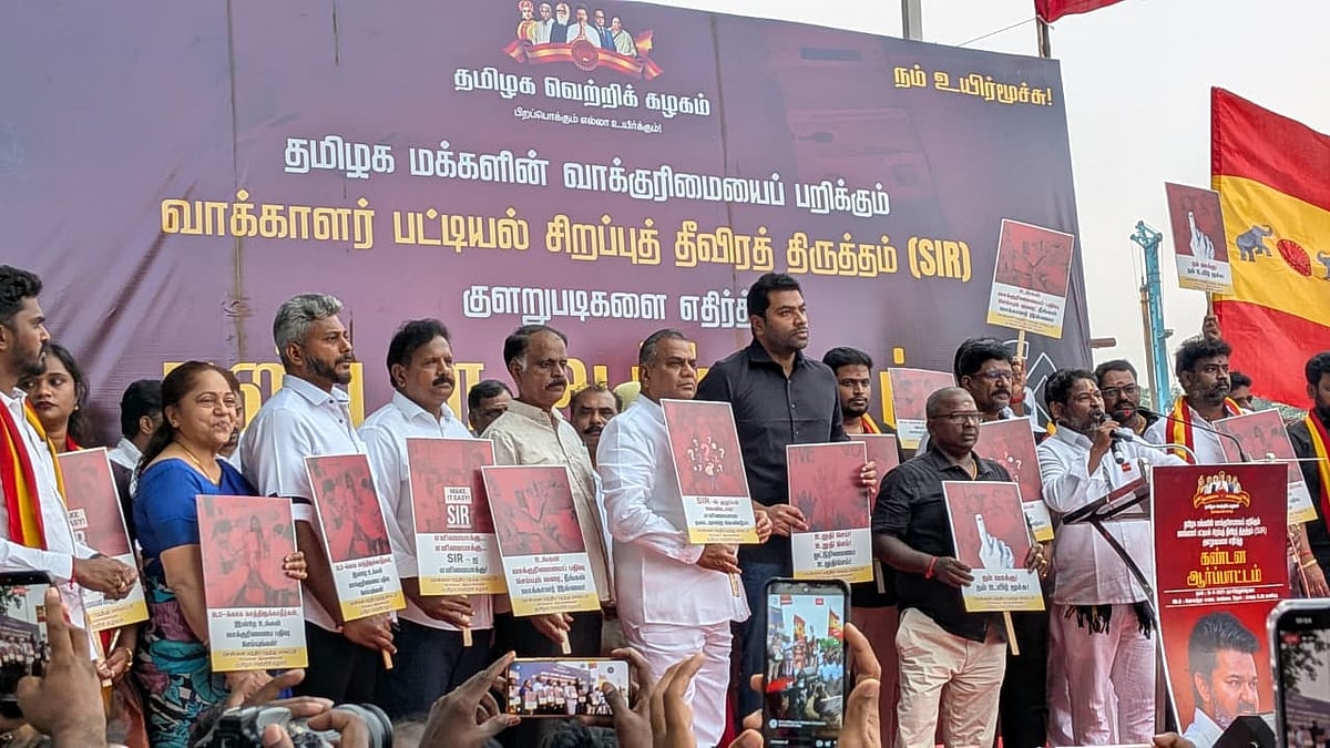 S.I.R : 'BLO -க்களை திமுக கட்டுப்பாட்டில் எடுத்துவிட்டது!' - தவெக ஆர்ப்பாட்டம்
