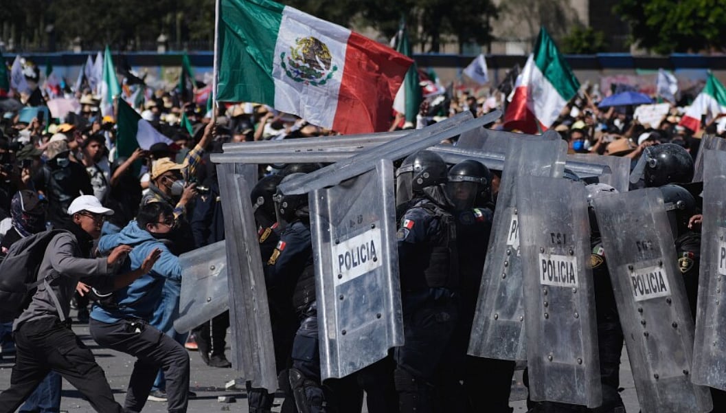 Mexico: அதிபர் மீது அதிருப்தி; மெக்சிகோவிலும் வெடித்த Gen Z போராட்டம் - ஏன், என்ன நடந்தது?