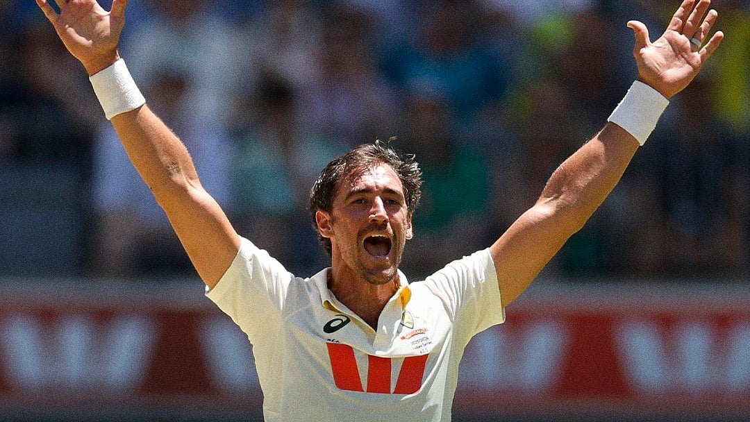 AUS v ENG: Ashes-ல் கடந்த 100 ஆண்டுகளில் ஓர் அதிசயம்; முதல் நாளில் மாஸ் காட்டிய ஸ்டார்க், ஸ்டோக்ஸ்!