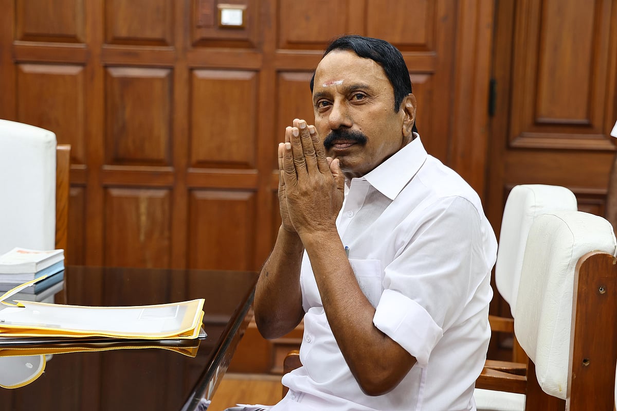 தலைமைச் செயலகத்தில் செங்கோட்டையன் - எம்.எல்.ஏ பதவியை ராஜினாமா செய்தார்!