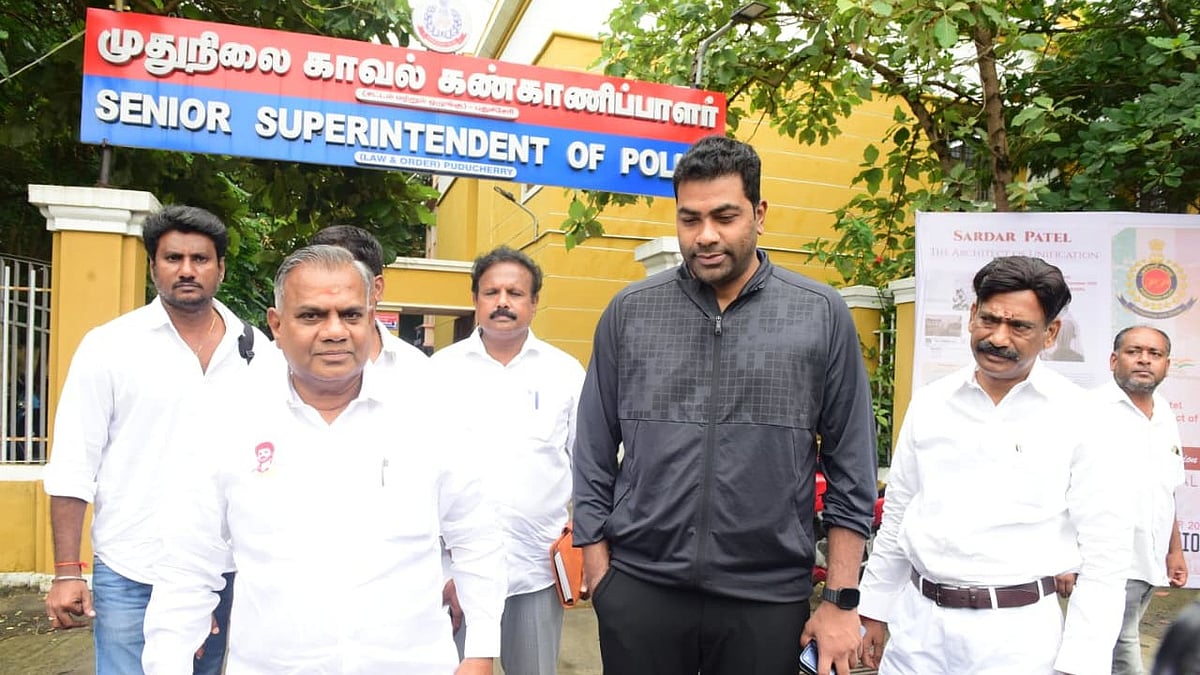 TVK: `கியூ-ஆர் கோடு பாஸ்; 5,000 பேருக்கு மட்டுமே அனுமதி!' - புதுச்சேரி கூட்டத்துக்கு தயாராகும் தவெக