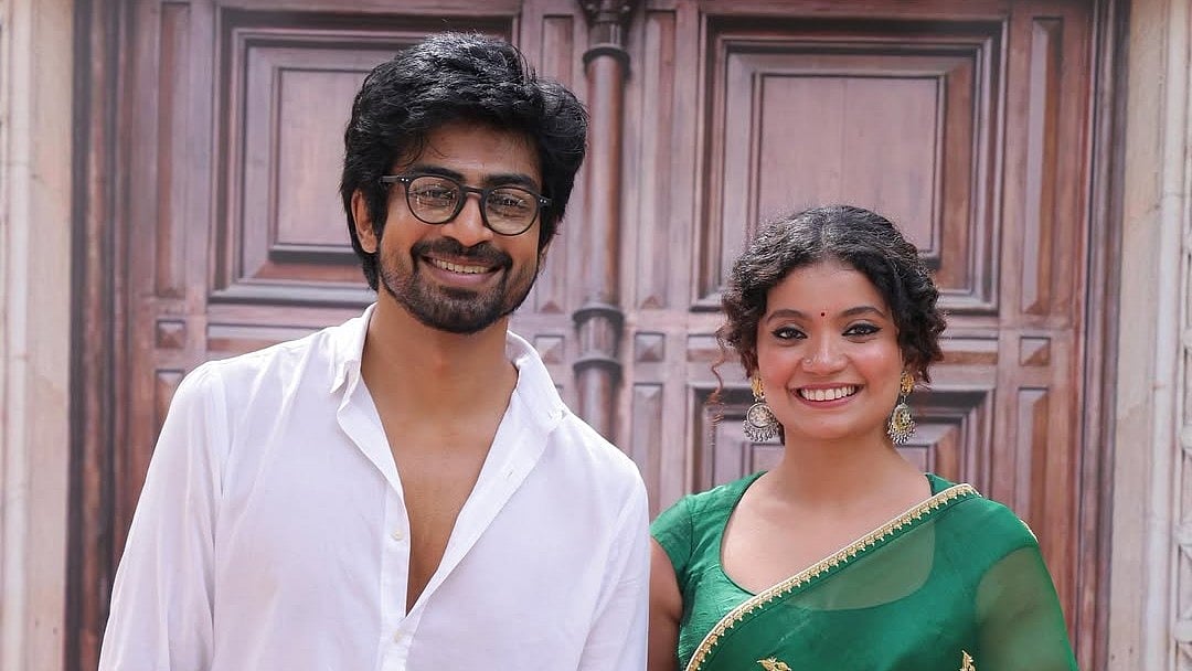 அர்ஜூன் தாஸ், அன்னா பென் இணைந்து நடிக்கும் புதிய படத்தின் பூஜை க்ளிக்ஸ்|Photo Album 