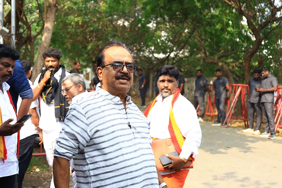 TVK : 'யுத்தகாலம் நெருங்கிவிட்டது.!' - பனையூரில் நாஞ்சில் சம்பத்