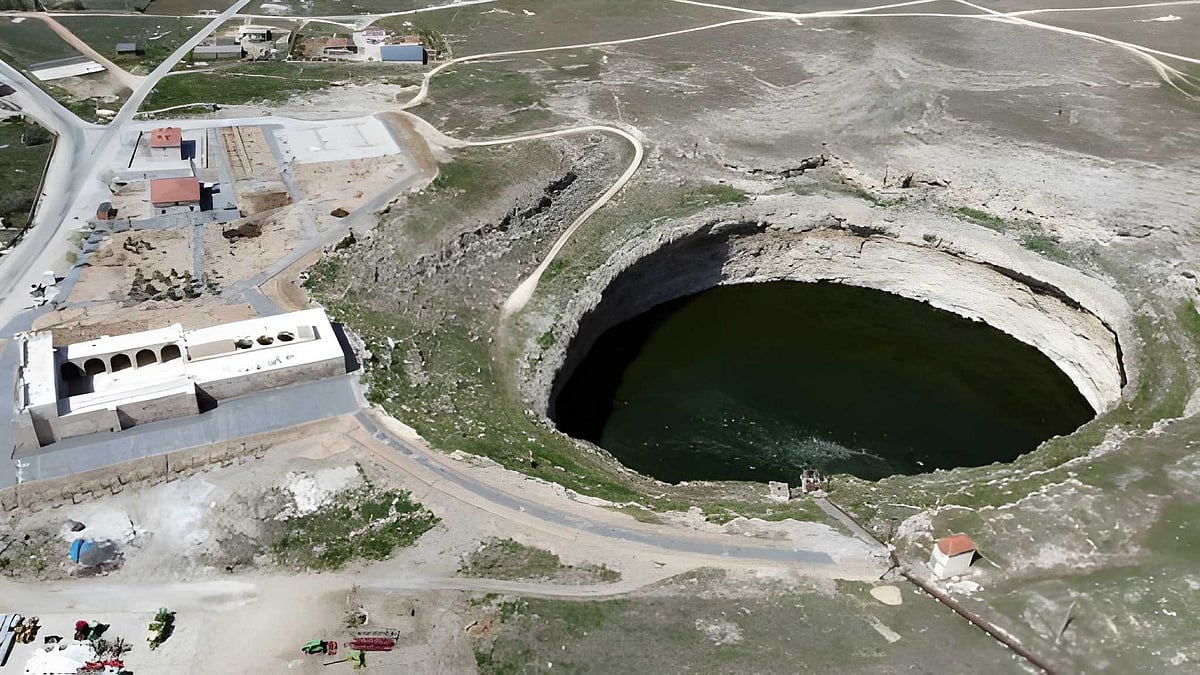 துருக்கியின் தானியக் களஞ்சியத்தை விழுங்கும் ராட்சத புதைகுழிகள்! - கோன்யா சமவெளியின் பகீர் பின்னணி?