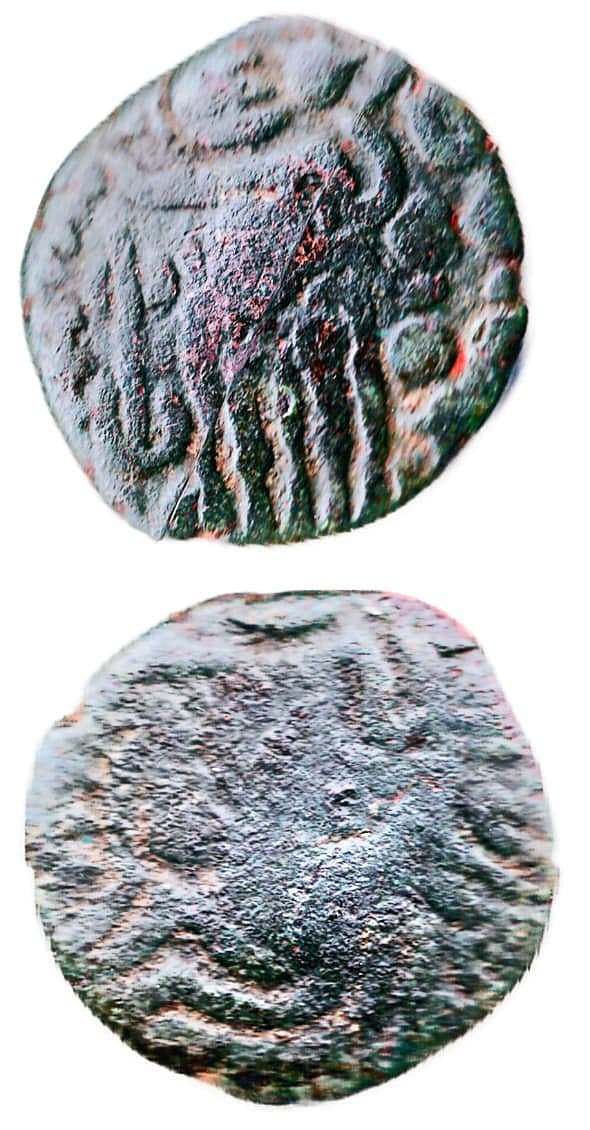 முதுகுளத்தூர் அருகே கண்டெடுக்கப்பட்ட ஆயிரம் ஆண்டு பழைமையான நாணயம்... மாணவனுக்குப் பாராட்டு