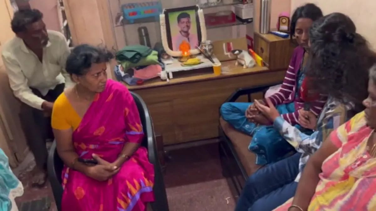 `சாலையில் உயிருக்குப் போராடிய கணவன்' - உதவிகேட்டு மன்றாடிய மனைவி; முன்வராத வாகன ஓட்டிகள்