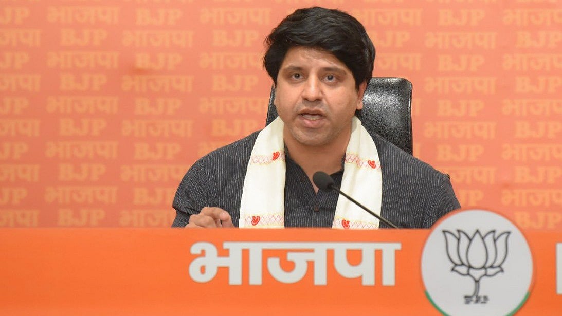 ``இதற்குப் பிறகும் துணை முதல்வர் பதவியில் இருப்பதா?