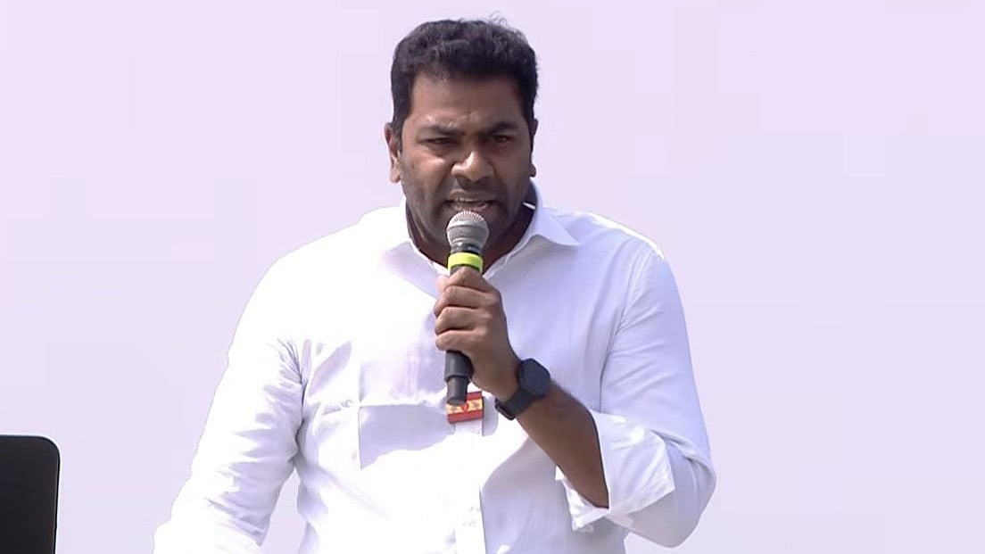 TVK : `அப்பா, மகன் என இரண்டு இளைஞர்கள்... இதில் மகன் இளம் பெரியாராம்