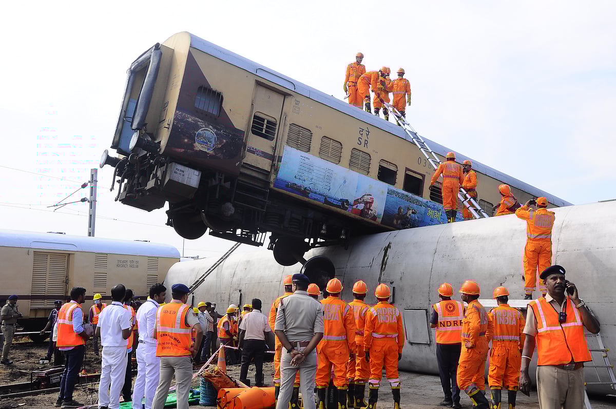 ஈரோடு: ரயில்வே சார்பில் ரயில் விபத்து மீட்பு குறித்த ஒத்திகை நிகழ்ச்சி | Photo Album