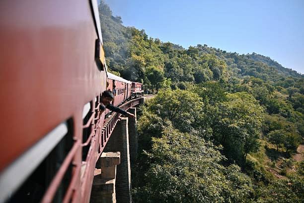 உச்ச நீதிமன்றத்தின் வரையறையால் ஆரவல்லி மலைத்தொடருக்கு ஆபத்தா? மத்திய அரசு என்ன சொல்கிறது?