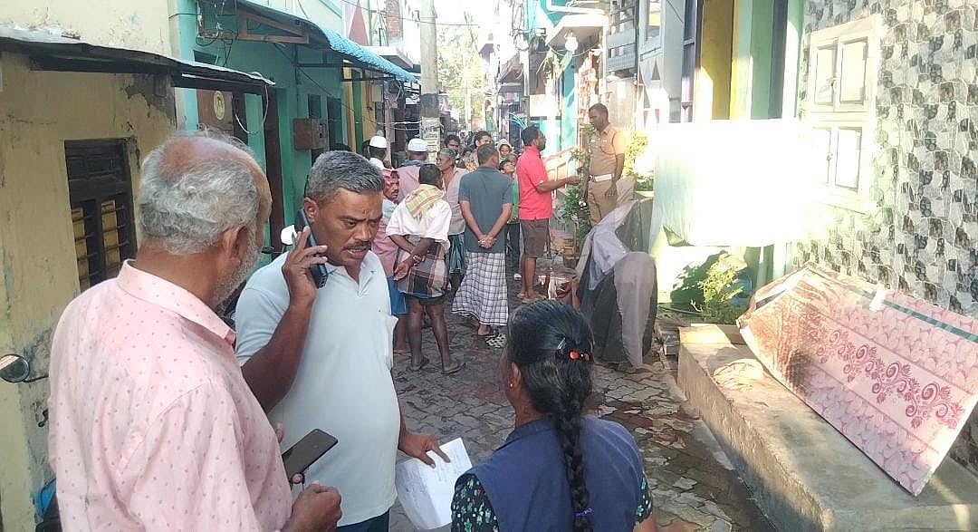 சிவகாசி: குடும்பப் பிரச்னை; மனைவி, பிள்ளைகளை பெட்ரோல் ஊற்றி எரித்துக் கொல்ல முயன்ற நபர்!