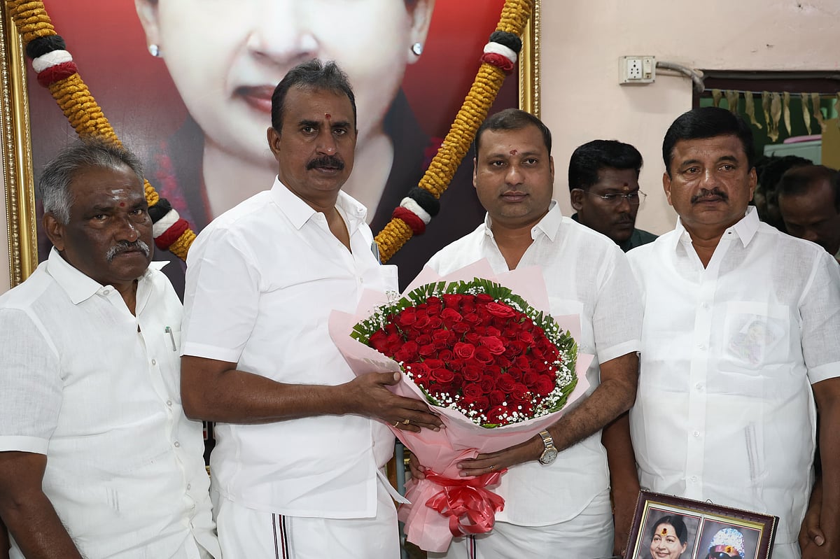 மீண்டும் அதிமுகவில் இணைந்த வேலுமணியின் நிழல் - பின்னணி என்ன? 