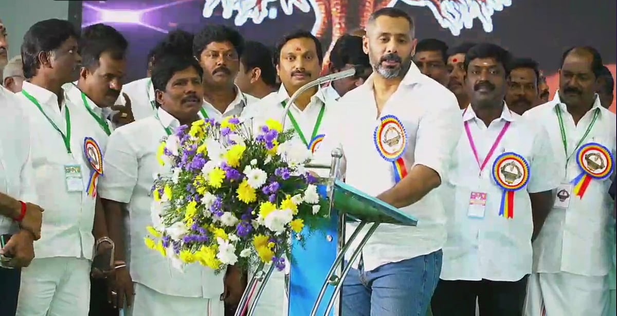 `பதவி வெறி கண்ணை மறைத்தால்... தகப்பன்கூட எதிரியாகத்தான் தெரிவார்!' - அன்புமணியைச் சாடும் சகோதரி மகன்