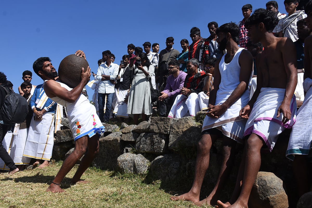 பாரம்பரிய முறையில் மொற்பர்த் பண்டிகை காெண்டாடிய தாேடர் பழங்குடியினர்