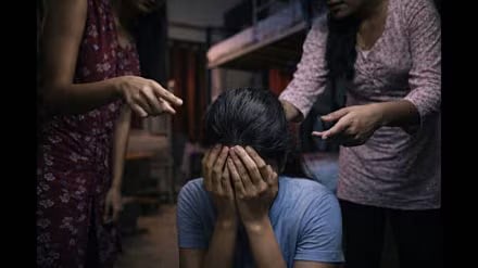 `இரவில் பயத்தில் வாழ்கிறோம்' - ஜூனியர் மாணவிகளை ராகிங் செய்த 19 மாணவிகள் 