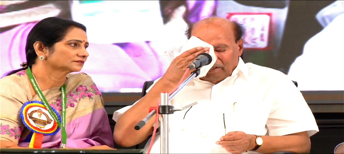 `சில்லறை பசங்களை வைத்துக் கொண்டு, அவமானப்படுத்துகிறார்..!