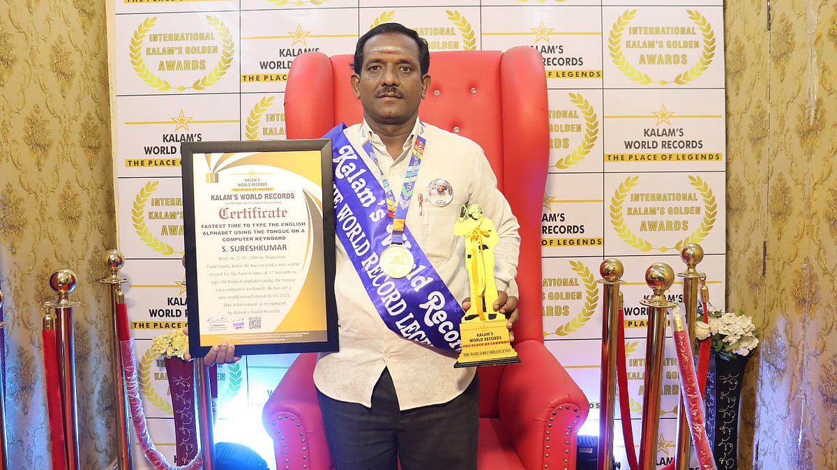 நாக்கை பயன்படுத்தி டைப்பிங்; 'இந்தியா புக் ஆஃப் ரெக்கார்ட்ஸில் இடம்பிடித்து கணினி இயக்குநர் சாதனை! 