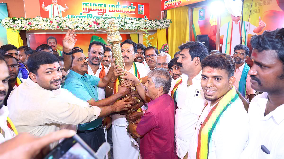 ஜெகநாத்மிஸ்ரா: NMMK நிறுவனத் தலைவரின் பிறந்தநாள்; 10 லட்சம் மதிப்பீட்டில் நலத்திட்ட உதவிகள்  